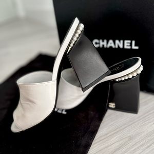 Chanel Mules- Chevre Bril